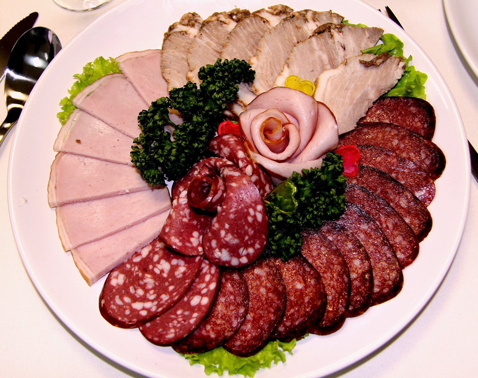 <span style="font-weight: 700;">Ассорти мясных изделий</span><br>