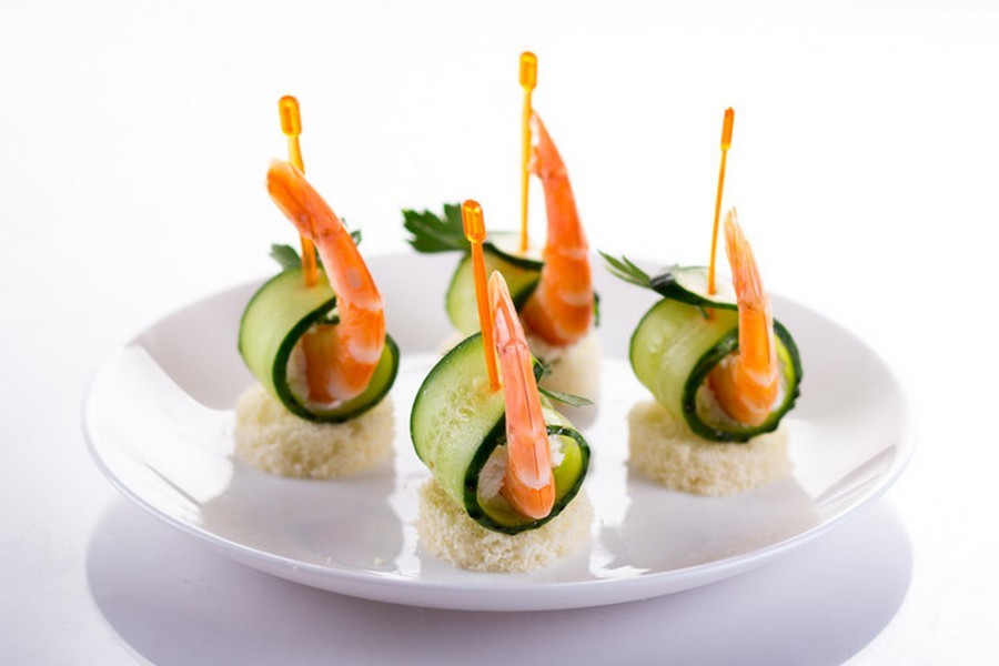 <span style="font-weight: 700;">Канапе с огурцом и креветками</span><br>